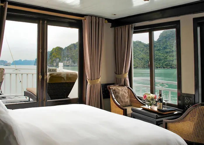 Paradise Sails Cruise Hạ Long