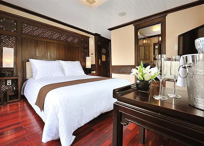 Paradise Sails Cruise  5*