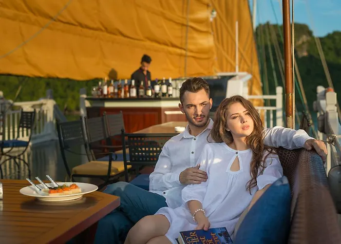 Paradise Sails Cruise Hạ Long