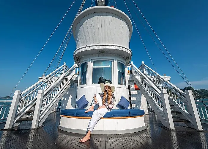 Paradise Sails Cruise  Hạ Long