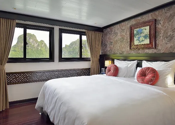 Paradise Sails Cruise  5*