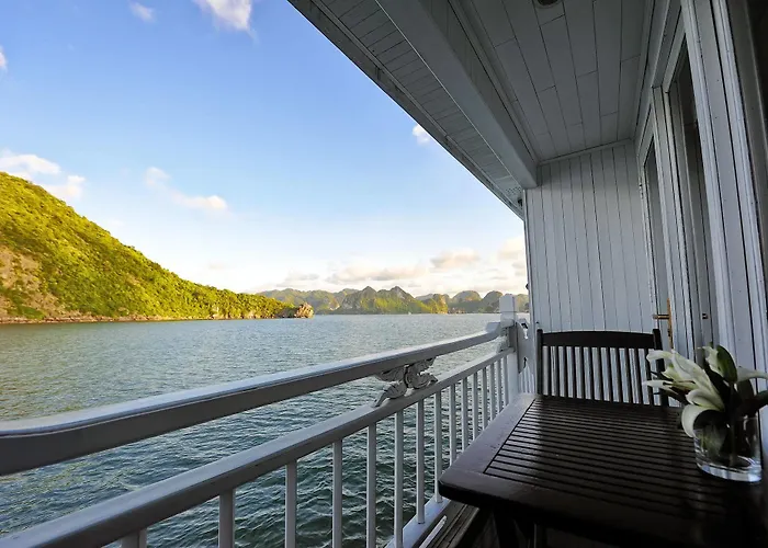  Paradise Sails Cruise